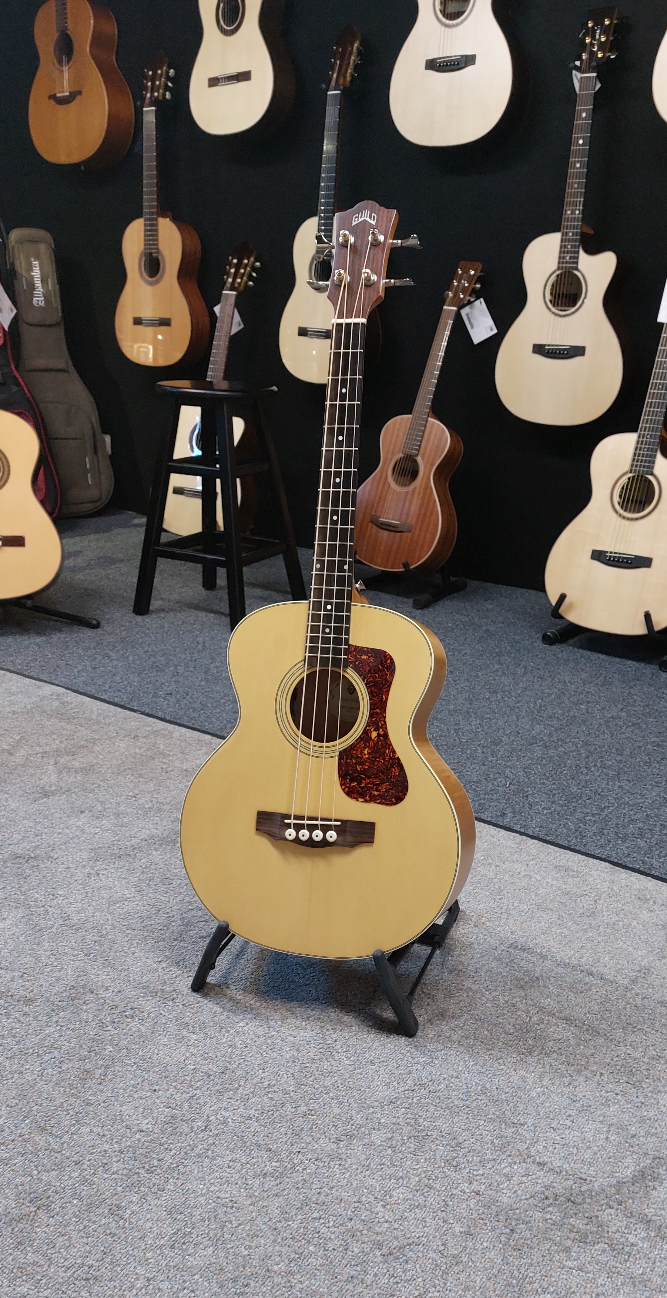 Guild Jumbo Junior Bass 1