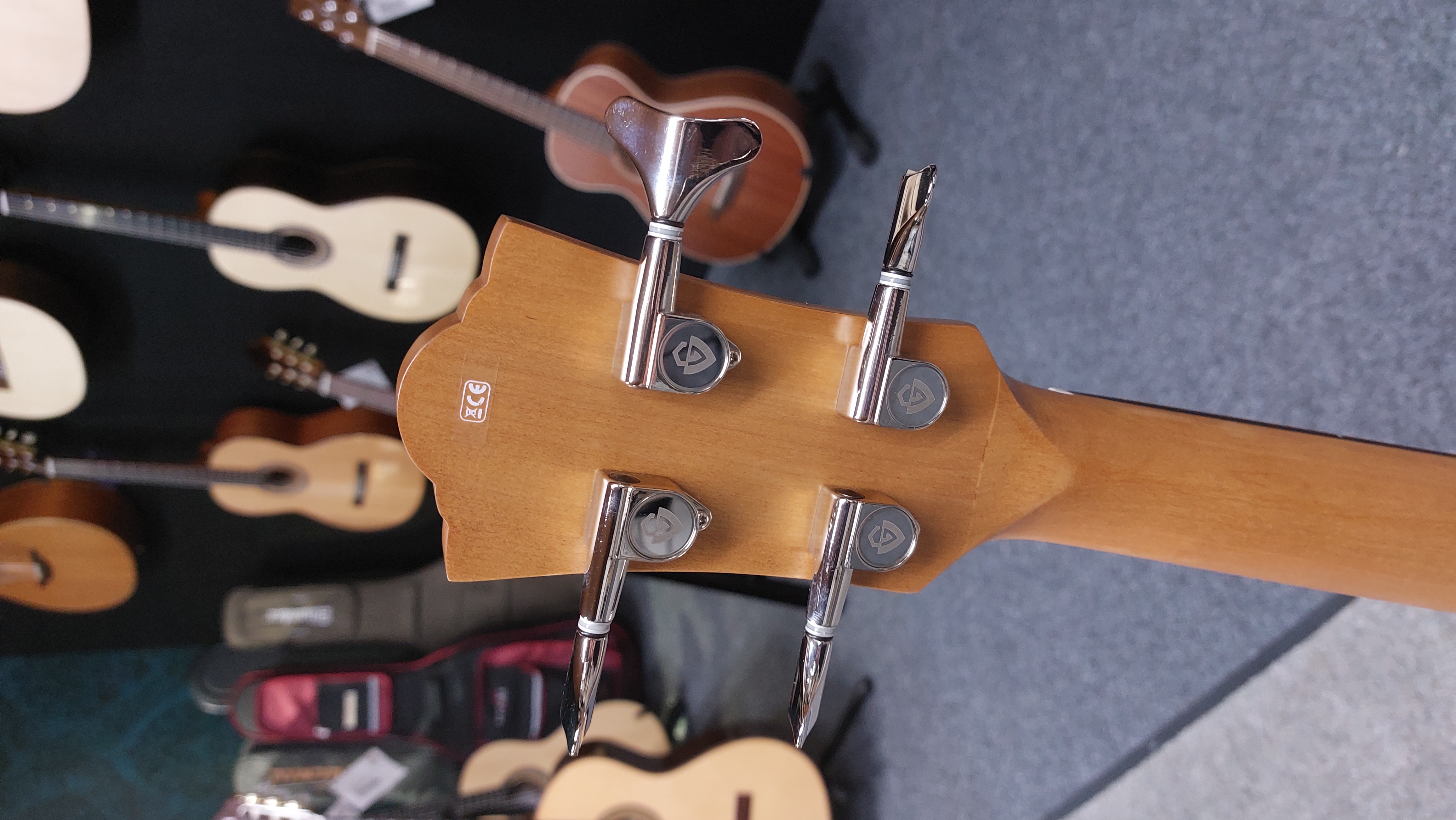 Guild Jumbo Junior Bass 4