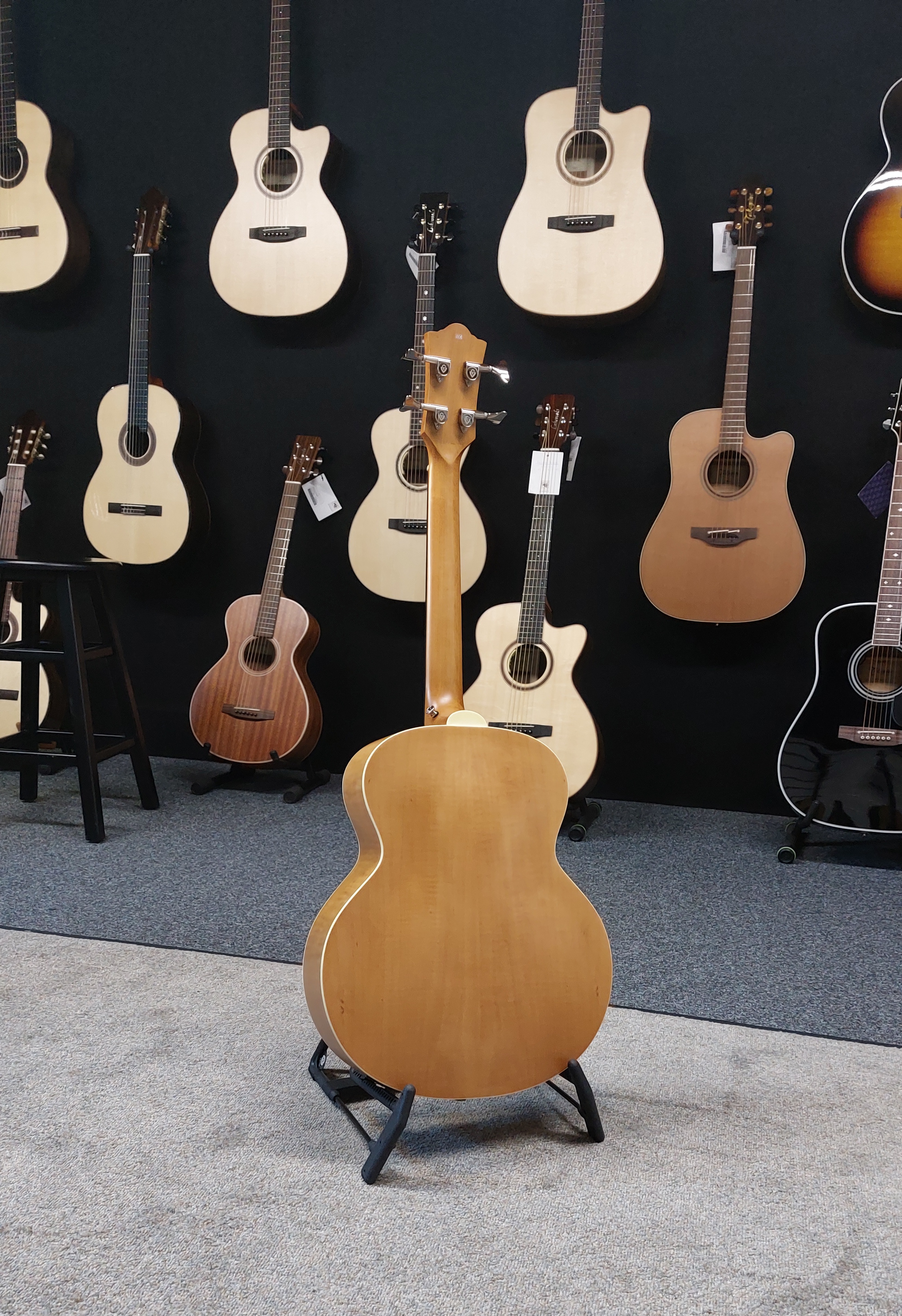 Guild Jumbo Junior Bass 2